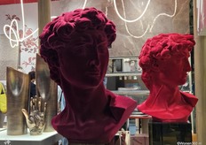 Adriani e Rossi werd geboren in 1990 en begon met het ontwerpen en produceren van objecten.